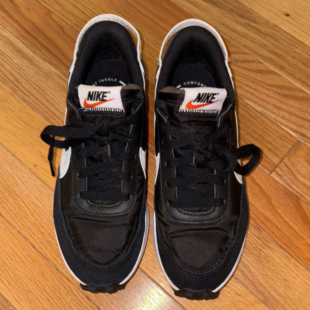 Women’s Nike Waffle Debut Shoe, Black and White, Size 7